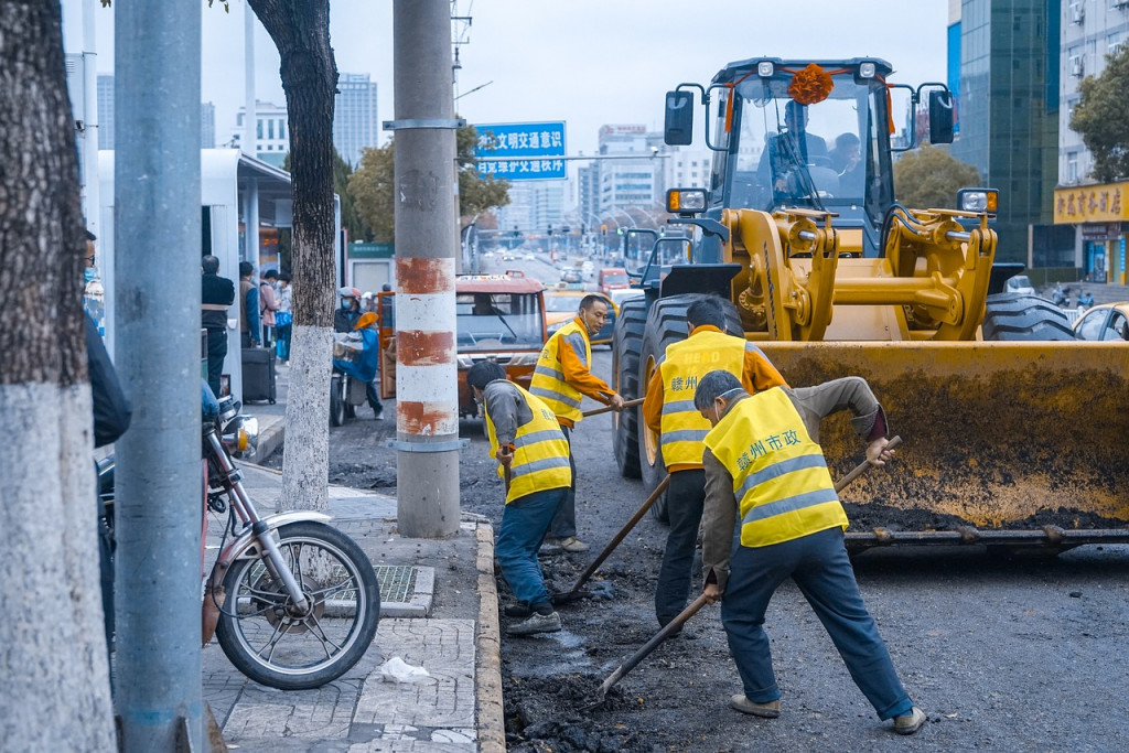 Uprawnienia budowlane na roboty drogowe
