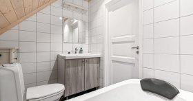 Szafka pod umywalkę stojąca - czy to dobry wybór dla każdej łazienki?