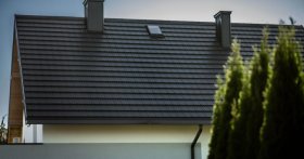 Blachodachówki hybrydowe – jedno rozwiązanie, podwójne możliwości