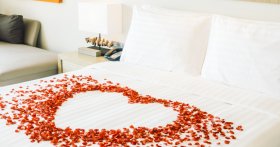 Jak stworzyć romantyczną atmosferę w sypialni na walentynki?