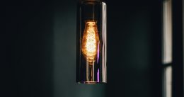 Lampy zewnętrzne do oświetlania domu i ogrodu – praktyczny poradnik