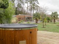 Ogród jako przestrzeń regeneracji – dlaczego balie ogrodowe stają się hitem?