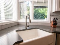 Zlew podwieszany – kiedy warto się na niego zdecydować i do jakich blatów pasuje najlepiej