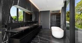 Gdzie sprawdzi się czarny marmur?