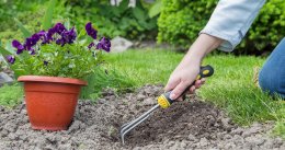 Pochodnie ogrodowe i obrzeża nagrodowe - czyli szybki sposób na odnowę ogrodu po zimie