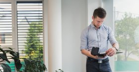 Jak wybrać rolety elektryczne: poradnik montażu i sterowania