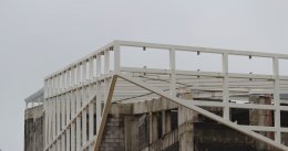 Dlaczego prefabrykowana więźba dachowa zyskuje na popularności?