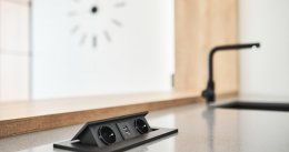 Gniazdo z USB, ładowarka indukcyjna czy gniazdo hermetyczne? Który typ osprzętu gdzie zamontować?